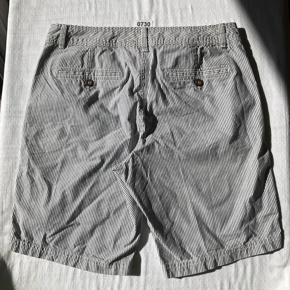 Dockers Women’s Casual Striped Shorts size 10, White & Blue - Picture 9 of 9